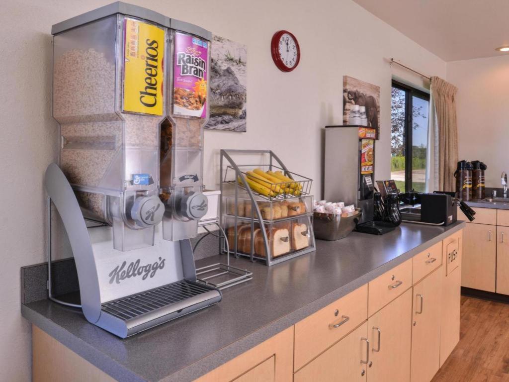 Americas Best Value Inn Missouri Valley Экстерьер фото